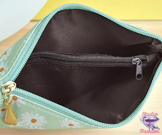 Daisy Dreams Wristlet Green