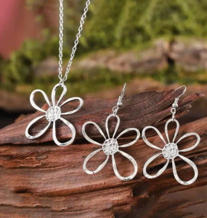 Daisy Silhouette Necklace and Earrings
