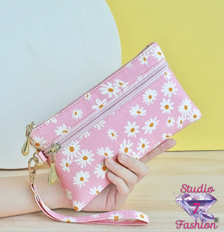 Daisy Dreams Wristlet Pink