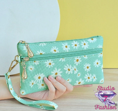 Daisy Dreams Wristlet Green