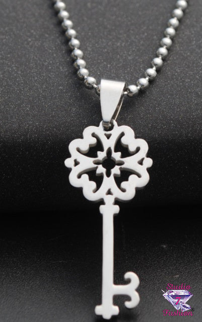 Clover Key Necklace – Studio7Fashion Shop