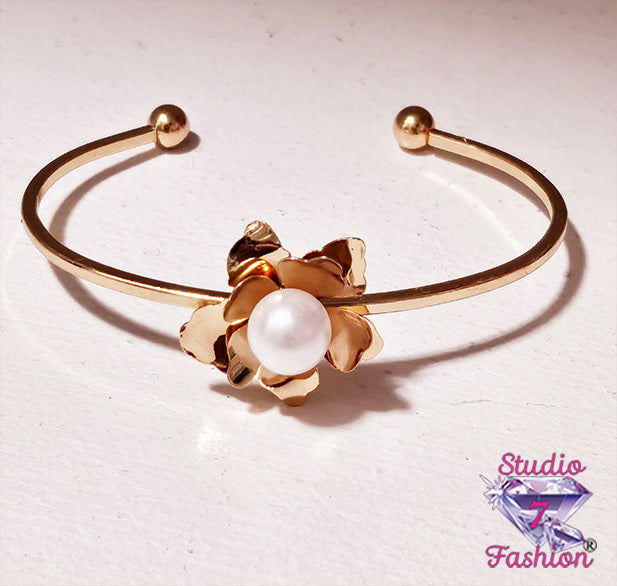 Perfectly Pearl Camellia Bracelet