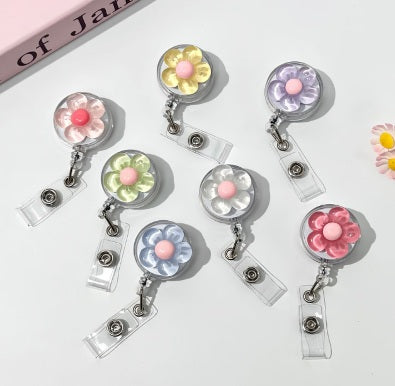 Pastel Daisy Badge Reel – Surprise Color