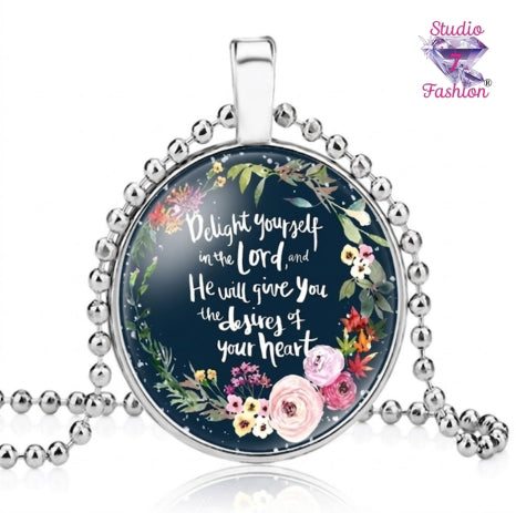 The Heart’s Desire Cabochon Necklace